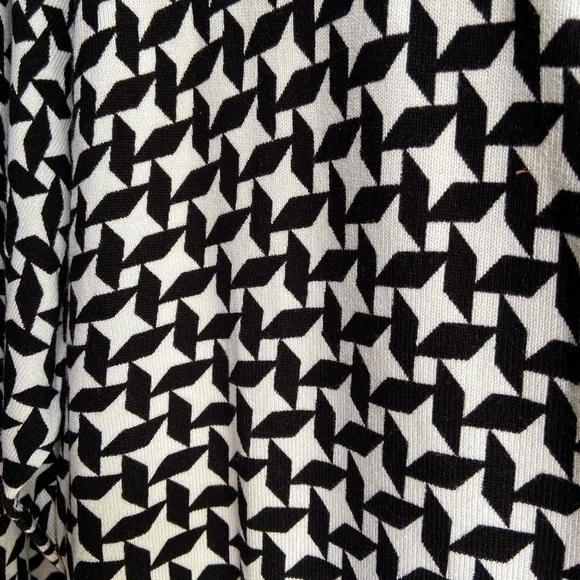 White House Black Market, black and white sweater with geometric pattern, XL - Picture 4 of 7